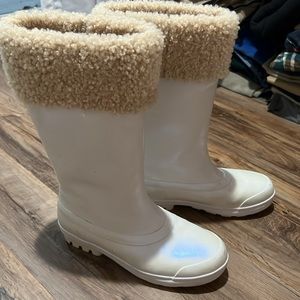 UGG Millcreek Iridescent White Rubber Cream Skeepskin Fleece Lined Rain Boots